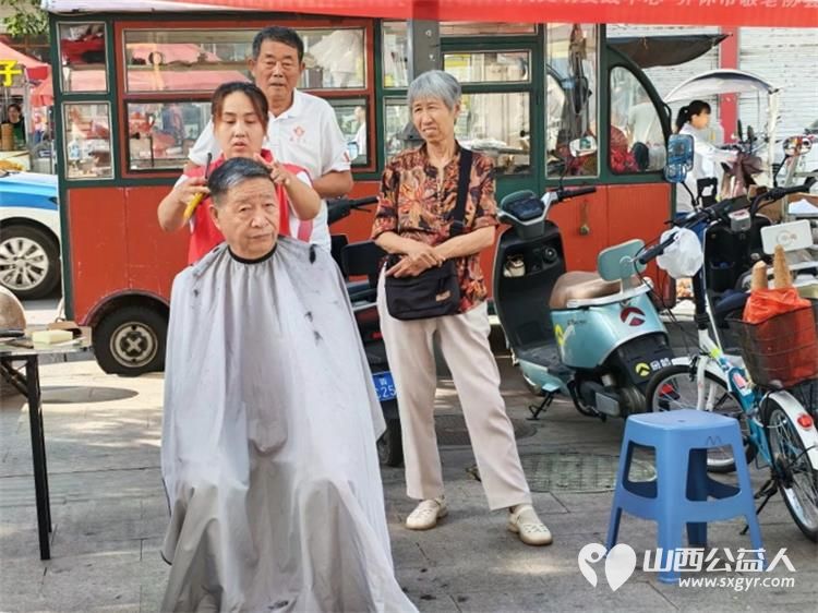 志愿服务进社区健康活动暖人心----2026年8月26日介休市敬老协会走进西关街道绵山北街社区为社区所有老人爱心理发义诊等多项贴心服务 - 第4张 - 山西公益人 志愿服务进社区健康活动暖人心----2026年8月26日介休市敬老协会走进西关街道绵山北街社区为社区所有老人爱心理发义诊等多项贴心服务 - 第4张