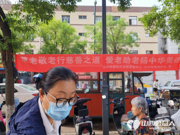 志愿服务进社区健康活动暖人心----2026年8月26日介休市敬老协会走进西关街道绵山北街社区为社区所有老人爱心理发义诊等多项贴心服务 - 第8张 - 山西公益人 志愿服务进社区健康活动暖人心----2026年8月26日介休市敬老协会走进西关街道绵山北街社区为社区所有老人爱心理发义诊等多项贴心服务 - 第8张