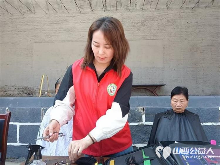 情暖南河服务便民----上党区义工协会走进西火镇南河村开展志愿服务活动向南河村居民提供民政政策宣传免费义诊和理发服务将志愿服务工作延伸到居民门口 - 第34张