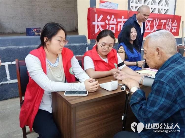 情暖南河服务便民----上党区义工协会走进西火镇南河村开展志愿服务活动向南河村居民提供民政政策宣传免费义诊和理发服务将志愿服务工作延伸到居民门口 - 第31张