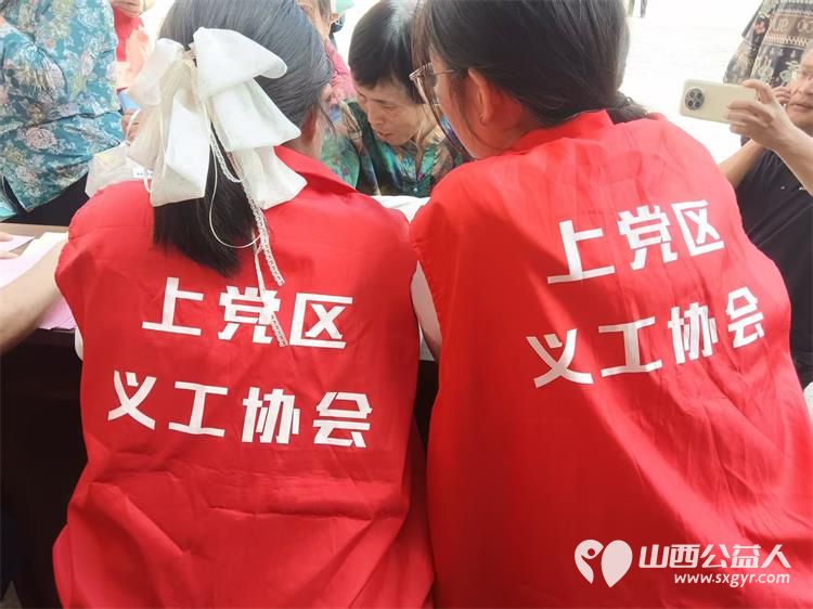 情暖南河服务便民----上党区义工协会走进西火镇南河村开展志愿服务活动向南河村居民提供民政政策宣传免费义诊和理发服务将志愿服务工作延伸到居民门口 - 第35张