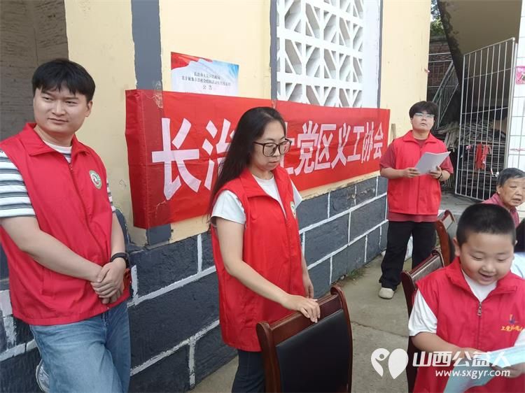 情暖南河服务便民----上党区义工协会走进西火镇南河村开展志愿服务活动向南河村居民提供民政政策宣传免费义诊和理发服务将志愿服务工作延伸到居民门口 - 第26张