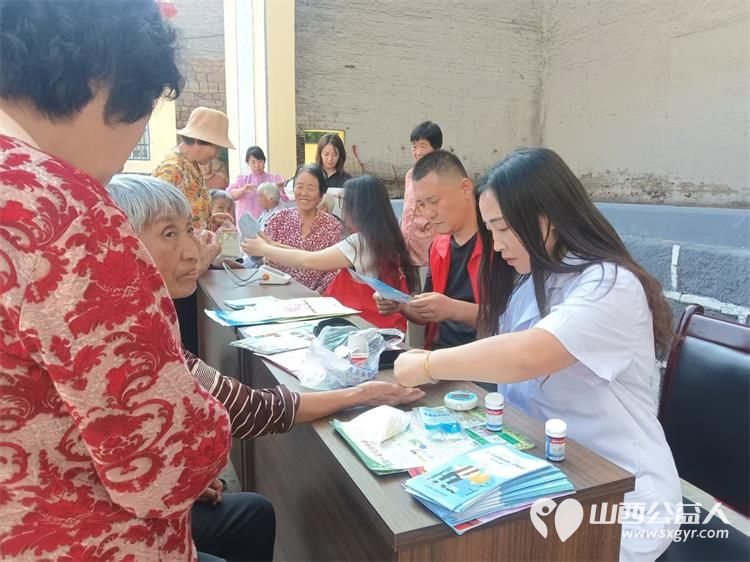 情暖南河服务便民----上党区义工协会走进西火镇南河村开展志愿服务活动向南河村居民提供民政政策宣传免费义诊和理发服务将志愿服务工作延伸到居民门口 - 第24张