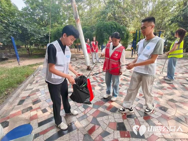 十年守护幸福晋享爱河护河践初心|文水县爱心帮扶志愿者协会举办河湖长制环保志愿服务实践活动前往文峪河沿岸捡拾河滩绿化带步道边角遗留的白色垃圾与杂物 - 第4张 - 山西公益人 十年守护幸福晋享爱河护河践初心|文水县爱心帮扶志愿者协会举办河湖长制环保志愿服务实践活动前往文峪河沿岸捡拾河滩绿化带步道边角遗留的白色垃圾与杂物 - 第4张