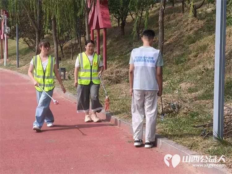十年守护幸福晋享爱河护河践初心|文水县爱心帮扶志愿者协会举办河湖长制环保志愿服务实践活动前往文峪河沿岸捡拾河滩绿化带步道边角遗留的白色垃圾与杂物 - 第12张 - 山西公益人 十年守护幸福晋享爱河护河践初心|文水县爱心帮扶志愿者协会举办河湖长制环保志愿服务实践活动前往文峪河沿岸捡拾河滩绿化带步道边角遗留的白色垃圾与杂物 - 第12张