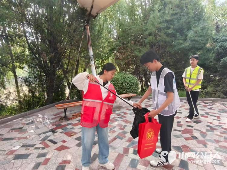 十年守护幸福晋享爱河护河践初心|文水县爱心帮扶志愿者协会举办河湖长制环保志愿服务实践活动前往文峪河沿岸捡拾河滩绿化带步道边角遗留的白色垃圾与杂物 - 第11张 - 山西公益人 十年守护幸福晋享爱河护河践初心|文水县爱心帮扶志愿者协会举办河湖长制环保志愿服务实践活动前往文峪河沿岸捡拾河滩绿化带步道边角遗留的白色垃圾与杂物 - 第11张