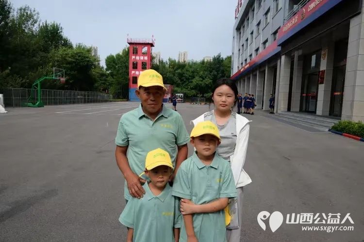 太原市老黄视界爱心公益群为岚县贫困学子赴太原开展研学活动这是第四季我们组织孩子们走进消防特警支队近距离学习应急避险安全防护知识走进太原植物园感受自然生机拓宽眼界见识让研学之旅收获满满 - 第19张 - 山西公益人 太原市老黄视界爱心公益群为岚县贫困学子赴太原开展研学活动这是第四季我们组织孩子们走进消防特警支队近距离学习应急避险安全防护知识走进太原植物园感受自然生机拓宽眼界见识让研学之旅收获满满 - 第19张