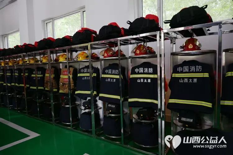 太原市老黄视界爱心公益群为岚县贫困学子赴太原开展研学活动这是第四季我们组织孩子们走进消防特警支队近距离学习应急避险安全防护知识走进太原植物园感受自然生机拓宽眼界见识让研学之旅收获满满 - 第27张 - 山西公益人 太原市老黄视界爱心公益群为岚县贫困学子赴太原开展研学活动这是第四季我们组织孩子们走进消防特警支队近距离学习应急避险安全防护知识走进太原植物园感受自然生机拓宽眼界见识让研学之旅收获满满 - 第27张