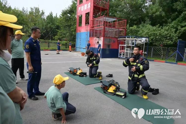 太原市老黄视界爱心公益群为岚县贫困学子赴太原开展研学活动这是第四季我们组织孩子们走进消防特警支队近距离学习应急避险安全防护知识走进太原植物园感受自然生机拓宽眼界见识让研学之旅收获满满 - 第21张 - 山西公益人 太原市老黄视界爱心公益群为岚县贫困学子赴太原开展研学活动这是第四季我们组织孩子们走进消防特警支队近距离学习应急避险安全防护知识走进太原植物园感受自然生机拓宽眼界见识让研学之旅收获满满 - 第21张