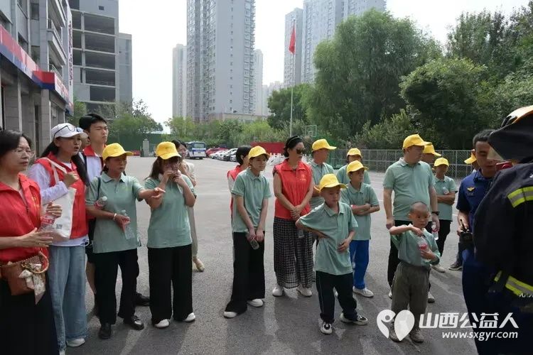 太原市老黄视界爱心公益群为岚县贫困学子赴太原开展研学活动这是第四季我们组织孩子们走进消防特警支队近距离学习应急避险安全防护知识走进太原植物园感受自然生机拓宽眼界见识让研学之旅收获满满 - 第5张 - 山西公益人 太原市老黄视界爱心公益群为岚县贫困学子赴太原开展研学活动这是第四季我们组织孩子们走进消防特警支队近距离学习应急避险安全防护知识走进太原植物园感受自然生机拓宽眼界见识让研学之旅收获满满 - 第5张