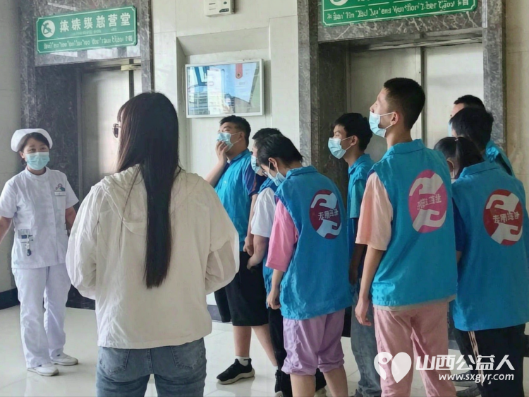 让爱行走一次特别的医院开放日----朔州市大医院组织朔州市慧恩尚德乐机构的残障儿童参观访问朔州市大医院医生志愿者告诉他们疾病是可以改善的康复是有希望的 - 第11张