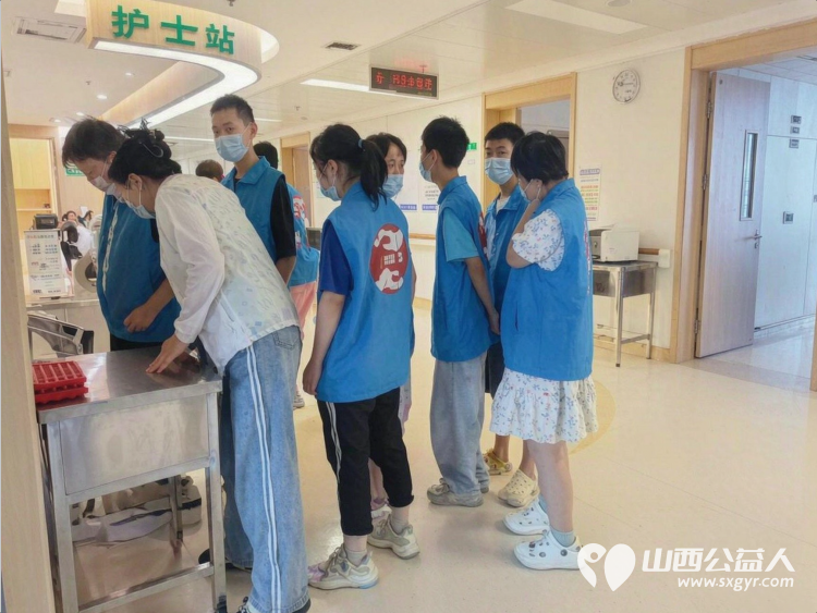 让爱行走一次特别的医院开放日----朔州市大医院组织朔州市慧恩尚德乐机构的残障儿童参观访问朔州市大医院医生志愿者告诉他们疾病是可以改善的康复是有希望的 - 第9张