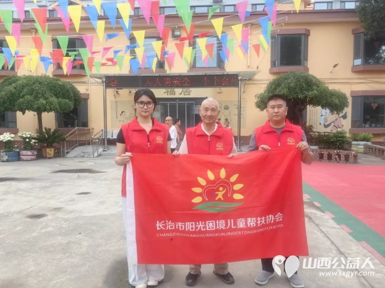 浓浓敬老情情暖夕阳红----长治市阳光困境儿童帮扶协会组织志愿者走进下秦敬老院暖心服务为老人理发坐在老人身边唠家常 - 第1张 - 山西公益人 浓浓敬老情情暖夕阳红----长治市阳光困境儿童帮扶协会组织志愿者走进下秦敬老院暖心服务为老人理发坐在老人身边唠家常 - 第1张