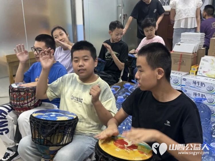 爱心赴约温暖同行|太原市衢州商会走进太原市安健儿公益服务中心公益帮扶活动圆满举行商会团队将筹备好的爱心物资正式交付至安健儿公益服务中心为特殊儿童的日常学习与生活增添保障 - 第6张 - 山西公益人 爱心赴约温暖同行|太原市衢州商会走进太原市安健儿公益服务中心公益帮扶活动圆满举行商会团队将筹备好的爱心物资正式交付至安健儿公益服务中心为特殊儿童的日常学习与生活增添保障 - 第6张