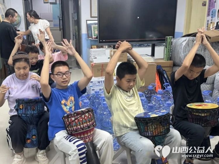 爱心赴约温暖同行|太原市衢州商会走进太原市安健儿公益服务中心公益帮扶活动圆满举行商会团队将筹备好的爱心物资正式交付至安健儿公益服务中心为特殊儿童的日常学习与生活增添保障 - 第5张 - 山西公益人 爱心赴约温暖同行|太原市衢州商会走进太原市安健儿公益服务中心公益帮扶活动圆满举行商会团队将筹备好的爱心物资正式交付至安健儿公益服务中心为特殊儿童的日常学习与生活增添保障 - 第5张
