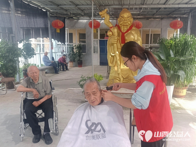 浓浓敬老情情暖夕阳红----长治市阳光困境儿童帮扶协会志愿者走进潞州区福乐敬老院开展暖心志愿服务 - 第4张 - 山西公益人 浓浓敬老情情暖夕阳红----长治市阳光困境儿童帮扶协会志愿者走进潞州区福乐敬老院开展暖心志愿服务 - 第4张