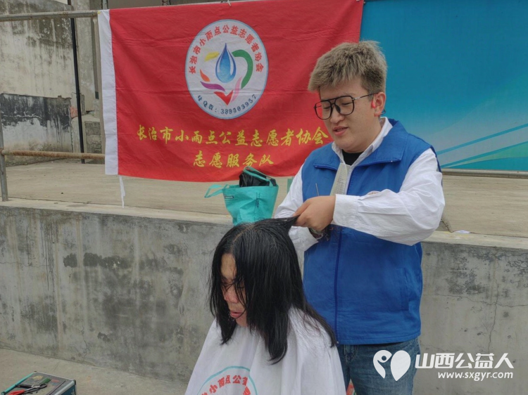 义剪义不容辞|8月29日长治市小雨点公益志愿者协会为生活在轴承北院南院的老年人进行义务理发活动 - 第3张