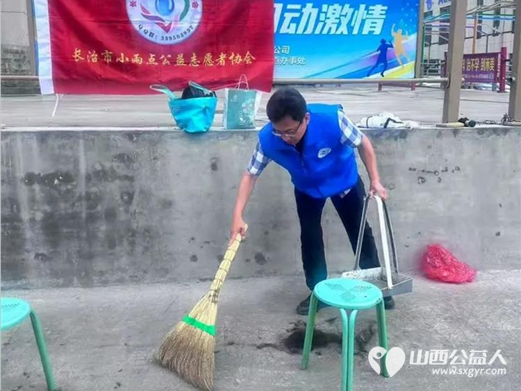 义剪义不容辞|8月29日长治市小雨点公益志愿者协会为生活在轴承北院南院的老年人进行义务理发活动 - 第6张