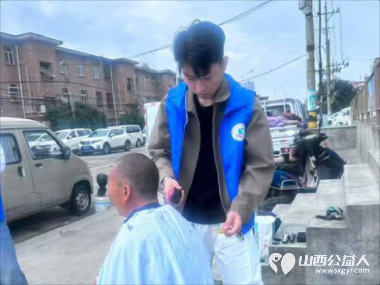 义剪义不容辞|8月29日长治市小雨点公益志愿者协会为生活在轴承北院南院的老年人进行义务理发活动 - 第9张