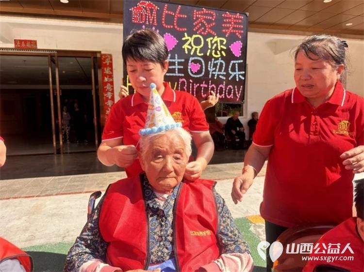八月生辰喜相逢 | 太原市比家美慈爱养护院为八月生日的长辈们筹备的集体生日会暖到心坎里祝所有八月过生日的老人们福寿安康 - 第5张