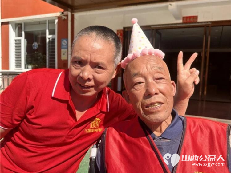 八月生辰喜相逢 | 太原市比家美慈爱养护院为八月生日的长辈们筹备的集体生日会暖到心坎里祝所有八月过生日的老人们福寿安康 - 第2张