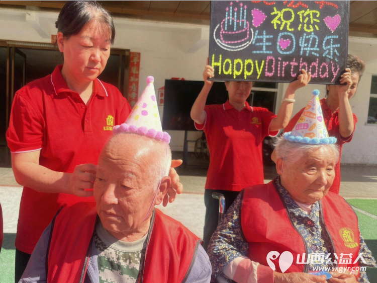 八月生辰喜相逢 | 太原市比家美慈爱养护院为八月生日的长辈们筹备的集体生日会暖到心坎里祝所有八月过生日的老人们福寿安康 - 第6张