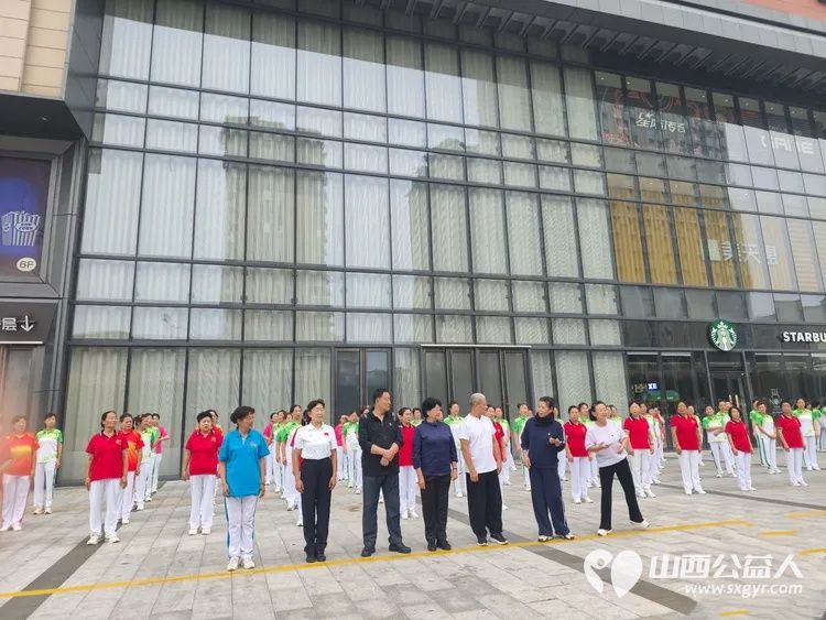 不忘初心跟党走携手争做排头兵----太原市广场舞协会组织500名健身爱好者齐聚太原市万柏林区吾悦广场开展了一场主题党日活动把全民健身的热乎气种进这片商圈的烟火里 - 第2张
