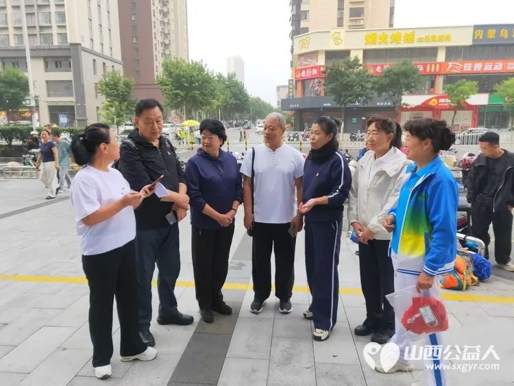 不忘初心跟党走携手争做排头兵----太原市广场舞协会组织500名健身爱好者齐聚太原市万柏林区吾悦广场开展了一场主题党日活动把全民健身的热乎气种进这片商圈的烟火里 - 第18张
