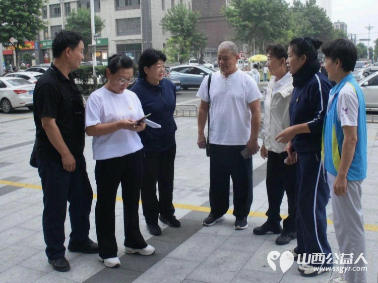 不忘初心跟党走携手争做排头兵----太原市广场舞协会组织500名健身爱好者齐聚太原市万柏林区吾悦广场开展了一场主题党日活动把全民健身的热乎气种进这片商圈的烟火里 - 第25张