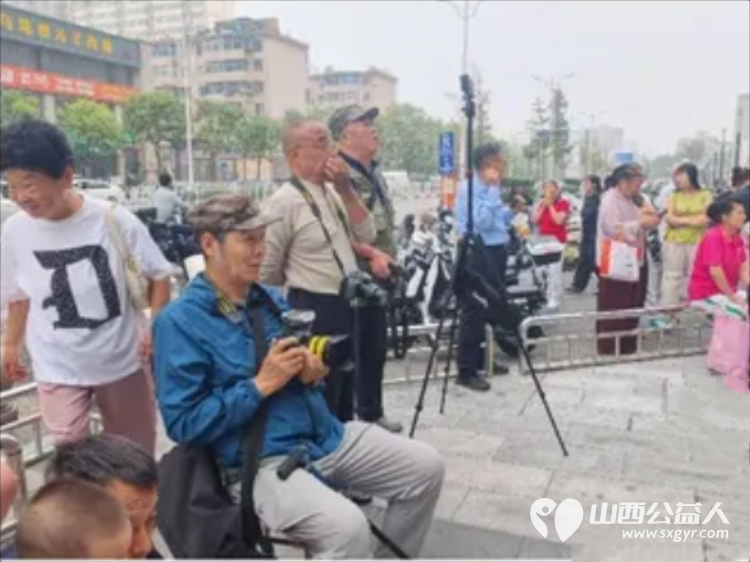 不忘初心跟党走携手争做排头兵----太原市广场舞协会组织500名健身爱好者齐聚太原市万柏林区吾悦广场开展了一场主题党日活动把全民健身的热乎气种进这片商圈的烟火里 - 第30张