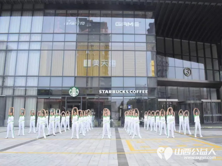 不忘初心跟党走携手争做排头兵----太原市广场舞协会组织500名健身爱好者齐聚太原市万柏林区吾悦广场开展了一场主题党日活动把全民健身的热乎气种进这片商圈的烟火里 - 第8张