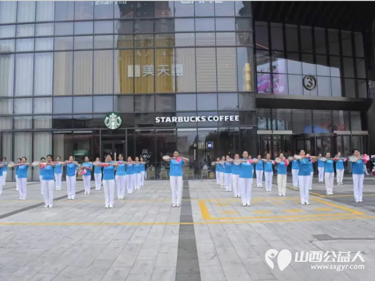 不忘初心跟党走携手争做排头兵----太原市广场舞协会组织500名健身爱好者齐聚太原市万柏林区吾悦广场开展了一场主题党日活动把全民健身的热乎气种进这片商圈的烟火里 - 第10张