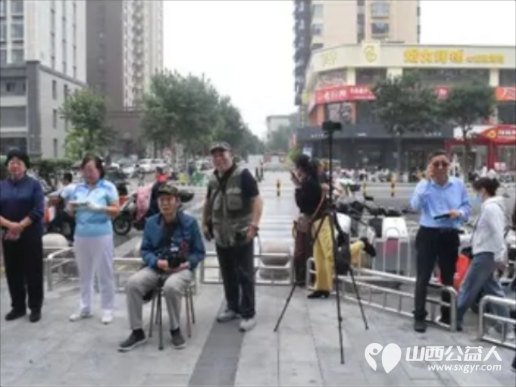 不忘初心跟党走携手争做排头兵----太原市广场舞协会组织500名健身爱好者齐聚太原市万柏林区吾悦广场开展了一场主题党日活动把全民健身的热乎气种进这片商圈的烟火里 - 第31张