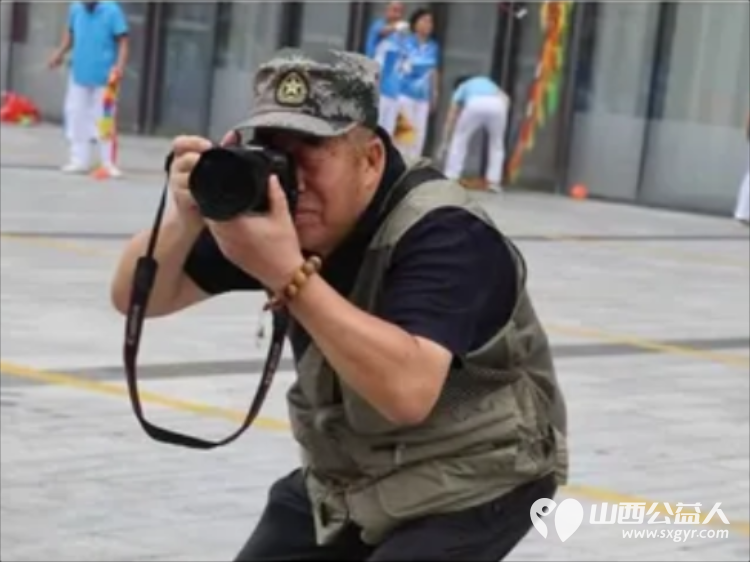 不忘初心跟党走携手争做排头兵----太原市广场舞协会组织500名健身爱好者齐聚太原市万柏林区吾悦广场开展了一场主题党日活动把全民健身的热乎气种进这片商圈的烟火里 - 第22张