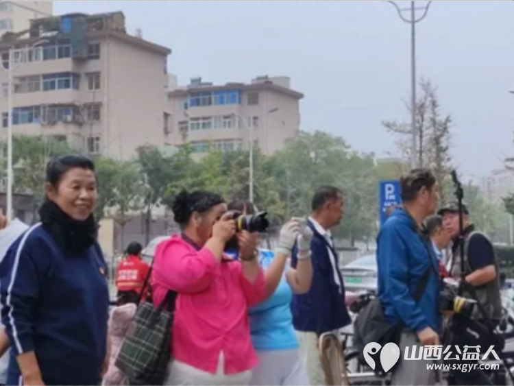 不忘初心跟党走携手争做排头兵----太原市广场舞协会组织500名健身爱好者齐聚太原市万柏林区吾悦广场开展了一场主题党日活动把全民健身的热乎气种进这片商圈的烟火里 - 第21张