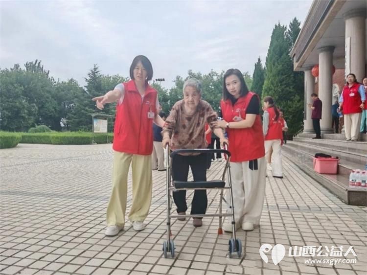 情暖夕阳爱满盐湖----盐湖区志愿者协会组织志愿者走进仁德养护院开展敬老志愿服务活动为老人们送去了理发修剪指甲文艺表演等贴心服务用实际行动践行尊老敬老的传统美德 - 第10张 - 山西公益人 情暖夕阳爱满盐湖----盐湖区志愿者协会组织志愿者走进仁德养护院开展敬老志愿服务活动为老人们送去了理发修剪指甲文艺表演等贴心服务用实际行动践行尊老敬老的传统美德 - 第10张