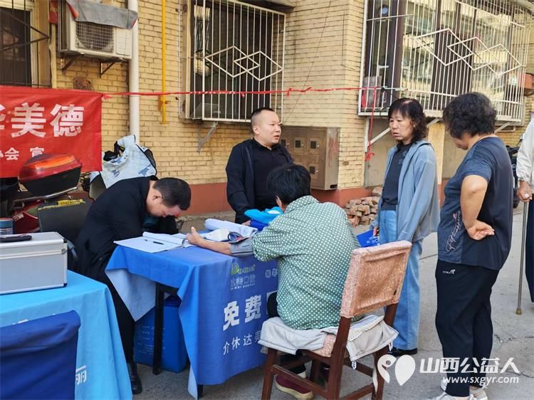志愿服务进社区健康活动暖人心----介休市敬老协会志愿者于2026年9月2日来到东南街道迎翠街社区为社区所有老人爱心理发义诊等多项贴心服务 - 第13张
