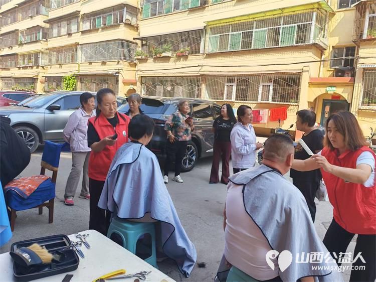 志愿服务进社区健康活动暖人心----介休市敬老协会志愿者于2026年9月2日来到东南街道迎翠街社区为社区所有老人爱心理发义诊等多项贴心服务 - 第6张