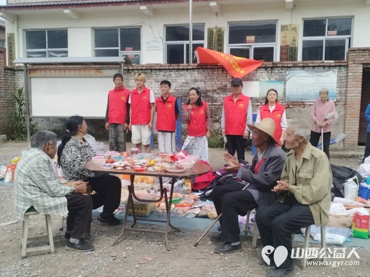 情系桑院传大爱走访慰问暖民心----忻州市爱心公益协会走进五台桑院村开展慰问活动对在四户生活困难家庭开展走访慰问把暖心物资和文艺欢乐送到大山深处的乡亲身边 - 第2张