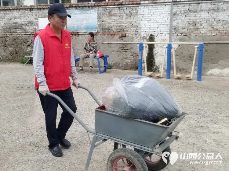 情系桑院传大爱走访慰问暖民心----忻州市爱心公益协会走进五台桑院村开展慰问活动对在四户生活困难家庭开展走访慰问把暖心物资和文艺欢乐送到大山深处的乡亲身边 - 第15张