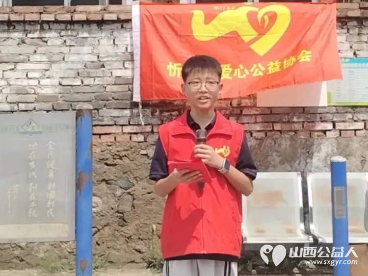 情系桑院传大爱走访慰问暖民心----忻州市爱心公益协会走进五台桑院村开展慰问活动对在四户生活困难家庭开展走访慰问把暖心物资和文艺欢乐送到大山深处的乡亲身边 - 第4张