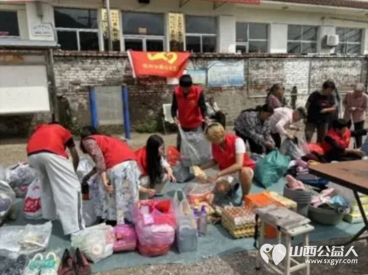 情系桑院传大爱走访慰问暖民心----忻州市爱心公益协会走进五台桑院村开展慰问活动对在四户生活困难家庭开展走访慰问把暖心物资和文艺欢乐送到大山深处的乡亲身边 - 第7张