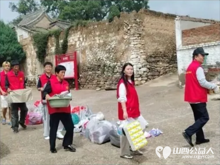 情系桑院传大爱走访慰问暖民心----忻州市爱心公益协会走进五台桑院村开展慰问活动对在四户生活困难家庭开展走访慰问把暖心物资和文艺欢乐送到大山深处的乡亲身边 - 第8张