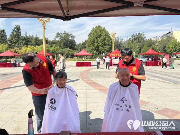 第十一个中华慈善日｜阳泉义工联合会志愿者亮相城市中心广场开展慈善服务演示慈善志愿服务和文艺表演等活动为有需要的市民提供了便利 - 第9张