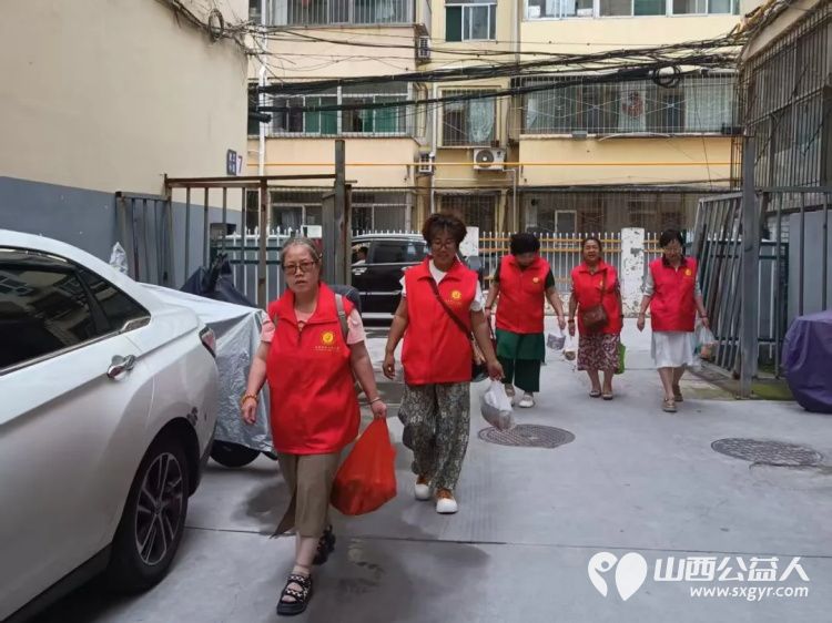 2026年8月阳泉市义工联合会组织义工开展幸福家园敬老服务28名义工对各社区的12位服务对象提供了志愿服务服务总时长达115小时用我们的真心陪伴守护老人的夕阳幸福时光 - 第11张