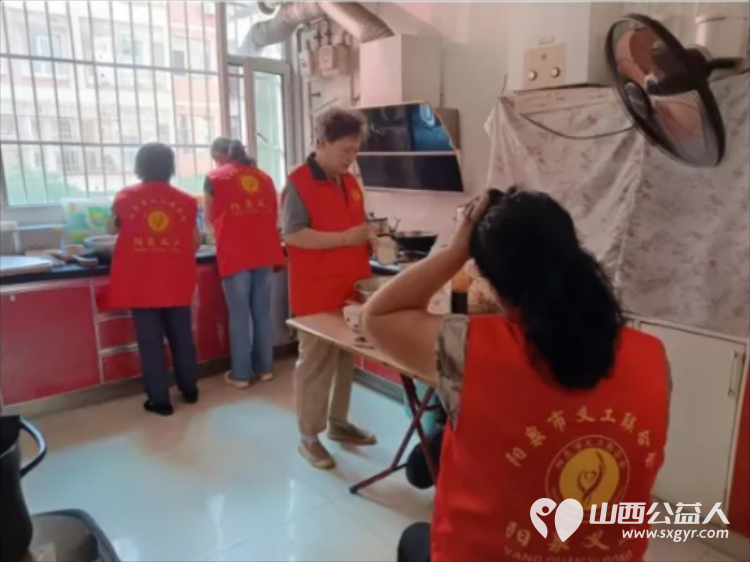 2026年8月阳泉市义工联合会组织义工开展幸福家园敬老服务28名义工对各社区的12位服务对象提供了志愿服务服务总时长达115小时用我们的真心陪伴守护老人的夕阳幸福时光 - 第18张