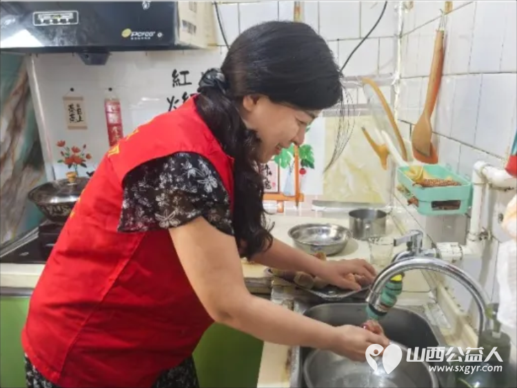 2026年8月阳泉市义工联合会组织义工开展幸福家园敬老服务28名义工对各社区的12位服务对象提供了志愿服务服务总时长达115小时用我们的真心陪伴守护老人的夕阳幸福时光 - 第14张