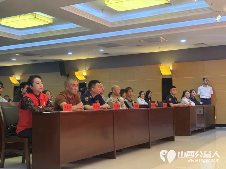 阳泉市义工联合会举行2026年彩虹助学助学金发放仪式义工联捐赠的6万元善款凝聚着义工的点滴爱心向每一位捐款人致敬受助学生做励志发言向资助人表达了真诚的谢意并立志回馈社会传递爱心 - 第4张