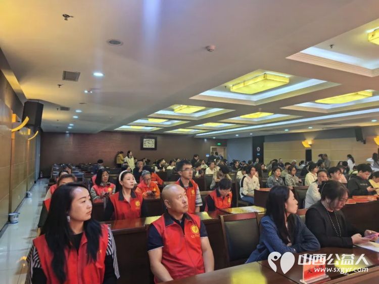 阳泉市义工联合会举行2026年彩虹助学助学金发放仪式义工联捐赠的6万元善款凝聚着义工的点滴爱心向每一位捐款人致敬受助学生做励志发言向资助人表达了真诚的谢意并立志回馈社会传递爱心 - 第24张