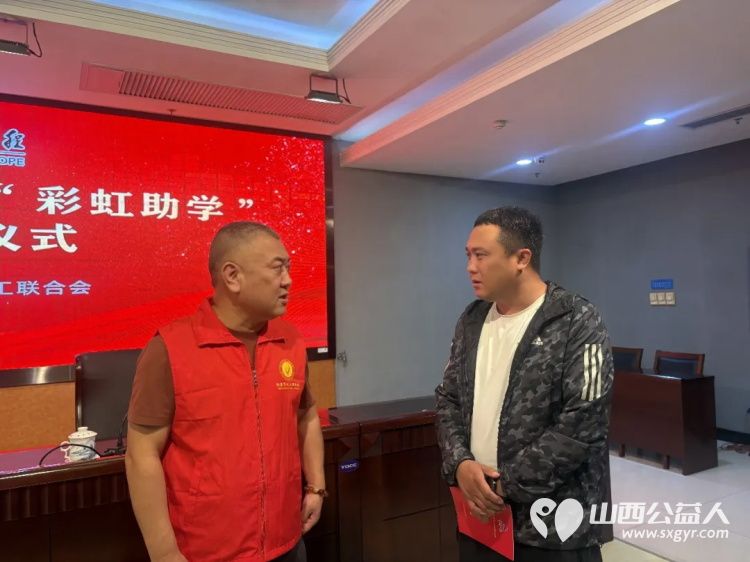 阳泉市义工联合会举行2026年彩虹助学助学金发放仪式义工联捐赠的6万元善款凝聚着义工的点滴爱心向每一位捐款人致敬受助学生做励志发言向资助人表达了真诚的谢意并立志回馈社会传递爱心 - 第20张
